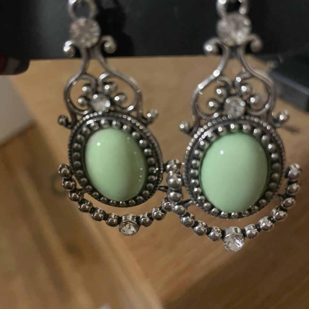 Jewelry - Picture 3 of 7